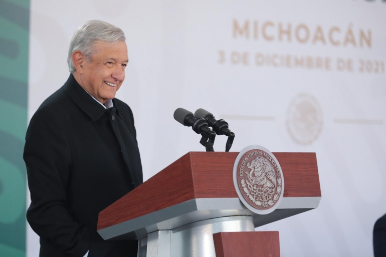 “El entrego apoyo, pero a sus cuates” López Obrador exhibe a Vicente Fox.