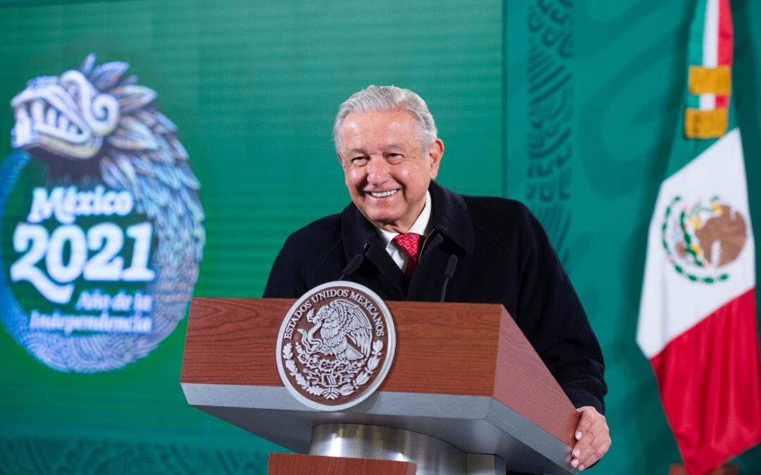 El presidente Andrés Manuel López Obrador celebra fallo del SCJN que obliga al INE a hacer revocación de mandato.