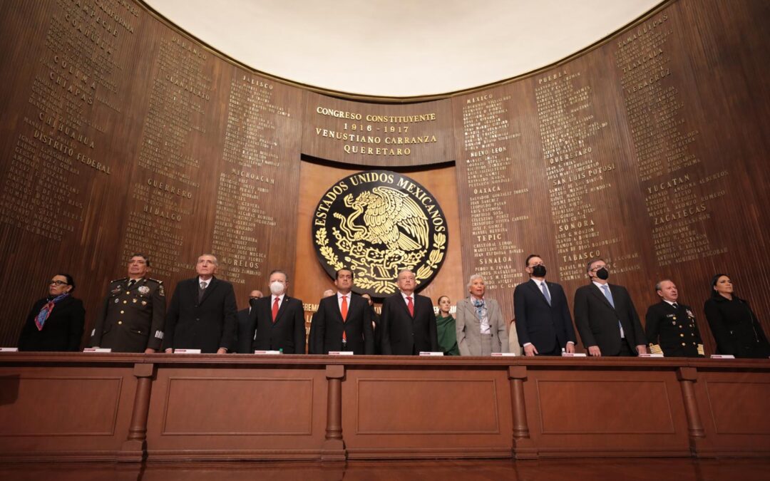 Andrés Manuel López Obrador encabeza105 aniversario de la Constitución, defiende derechos.