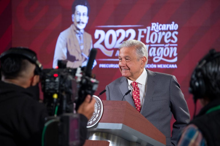 Andrés Manuel López Obrador cuestiona a Calderón por encubrir el caso de la Guardería ABC.