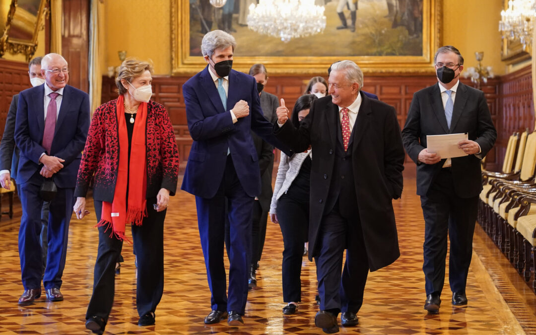 Concluyen encuentro en el Palacio Nacional “hablamos con franqueza” AMLO Y Kerry destaco.