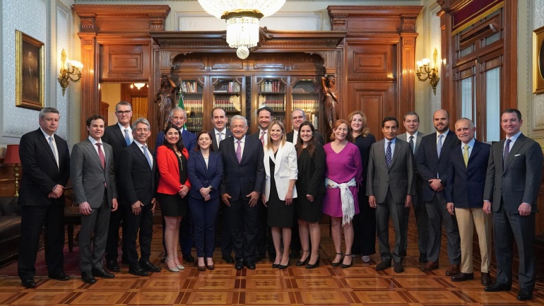 Se reúne Andrés Manuel López Obrador con miembros de la cámara de la industria de la trasformación.