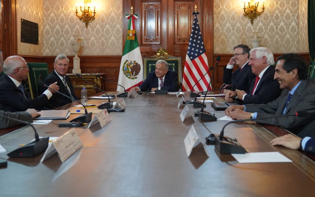 Ken Salazar están pasando cosas muy buenas entre México y EE. UU.