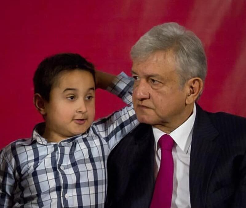 Celebran los 15 años de Jesús Ernesto, Andrés Manuel López Obrador y Beatriz Gutiérrez Müller.