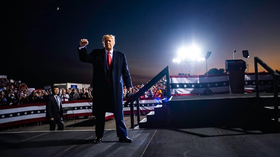 Clama Trump por más armas para ciudadanos y “combatir el mal”.