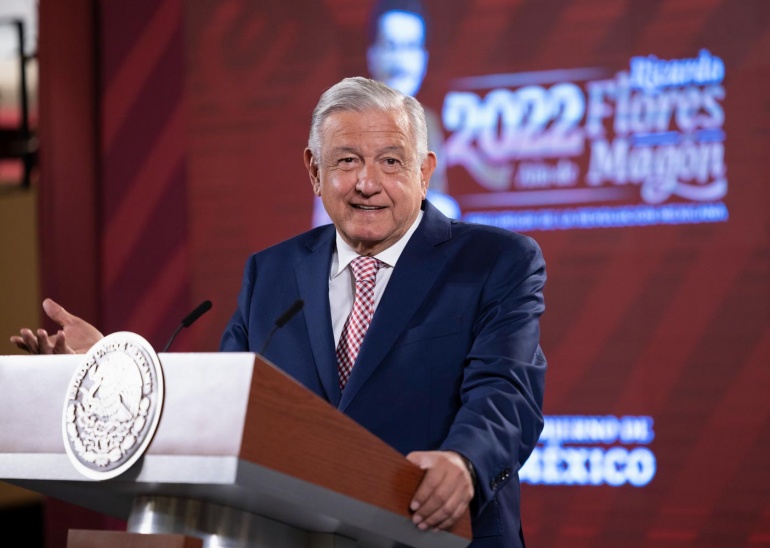 Andrés Manuel López Obrador Plantean eliminar requisitos de constancia de situación fiscal del SAT.