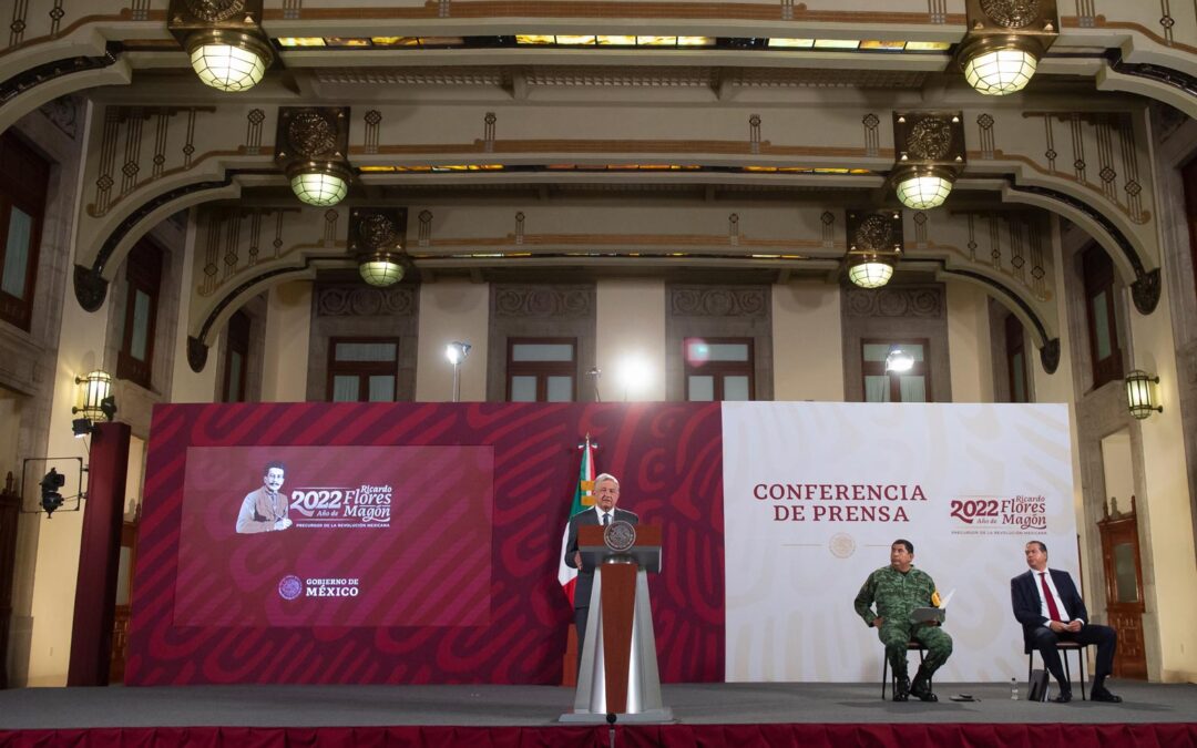 AMLO pide que se presten bombas de agua para rescatar a mineros en Coahuila.