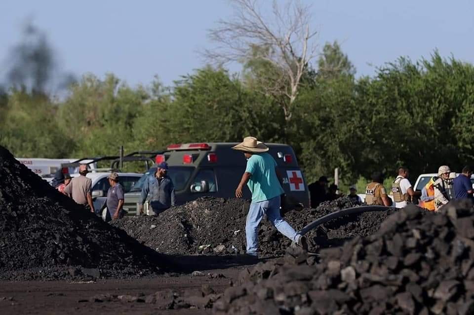 Mina de carbón colapsa en Coahuila, AMLO anuncia apoyo para encontrarlos.