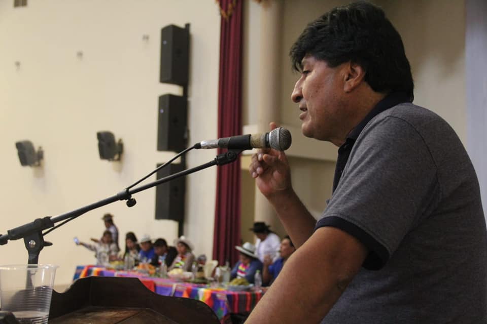 Lanzan campaña en redes para atacar a Evo Morales por visita a México ¡Ya salió el racismo!  