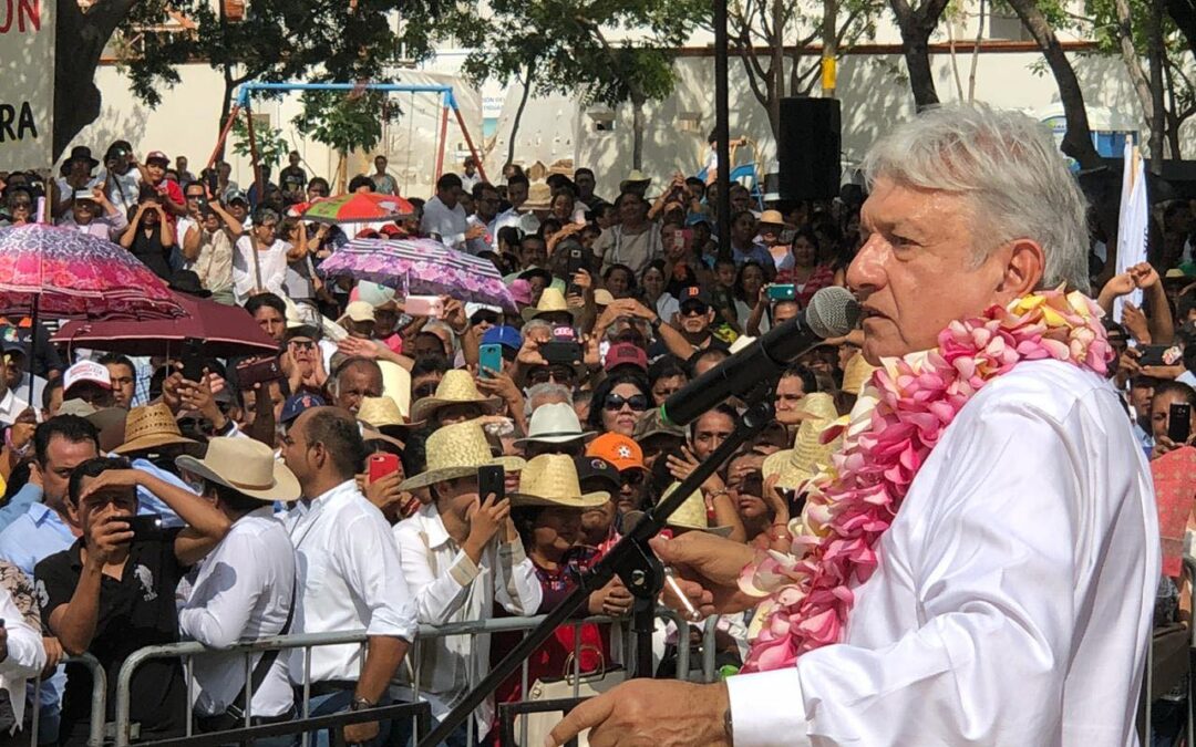 Más de la mitad de los mexicanos votaría para que AMLO siga hasta el 2030, revela encuesta.