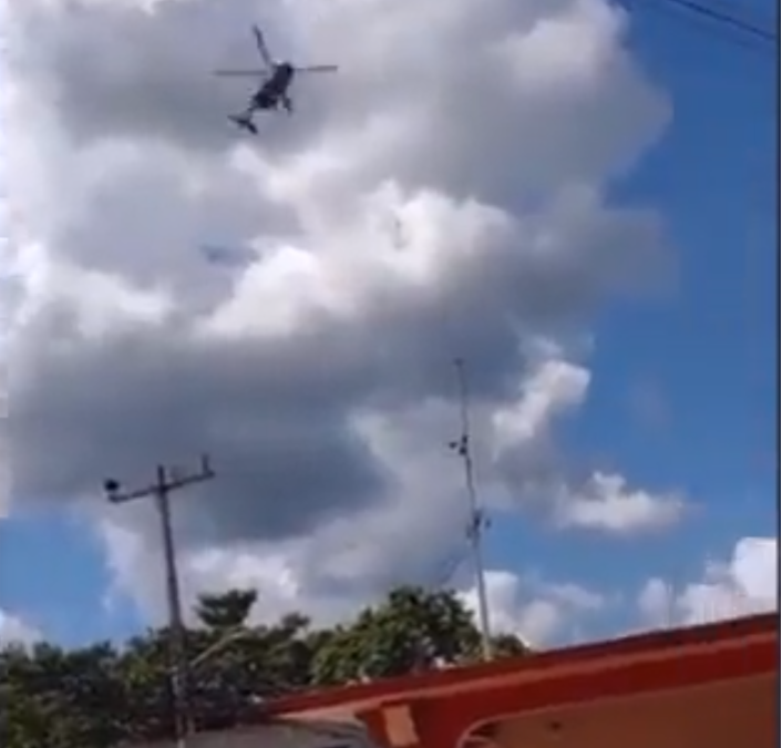 Se desploma helicóptero de la Marina en Centla Tabasco.