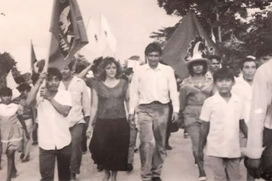 Andrés Manuel López Obrador conmemora el aniversario luctuoso de su primera esposa con fotos inéditas.