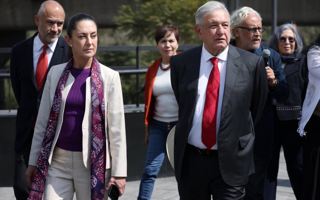 AMLO Y Sheinbaum inauguran puente que conecta a Los Pinos con la 2da Sección de Chapultepec.