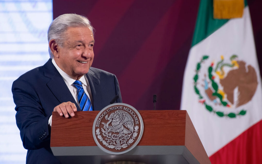 AMLO sugiere al sureste como opción para planta de Tesla; en NL no hay agua, refiere.