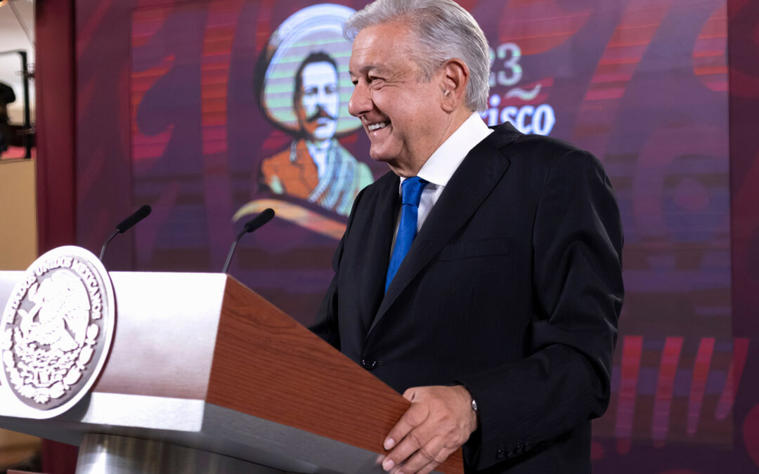 AMLO condena quema de figura con el rostro de la ministra Piña.