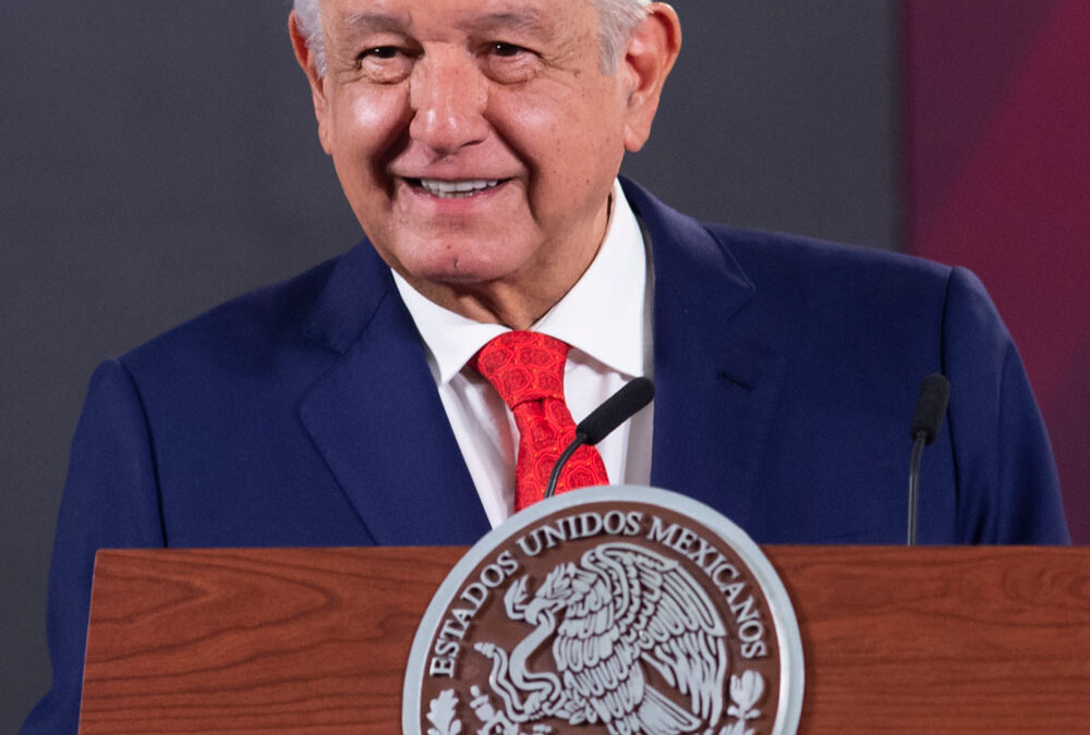 ¡No visto! AMLO tiene un 80% de aprobación, revela encuesta internacional.