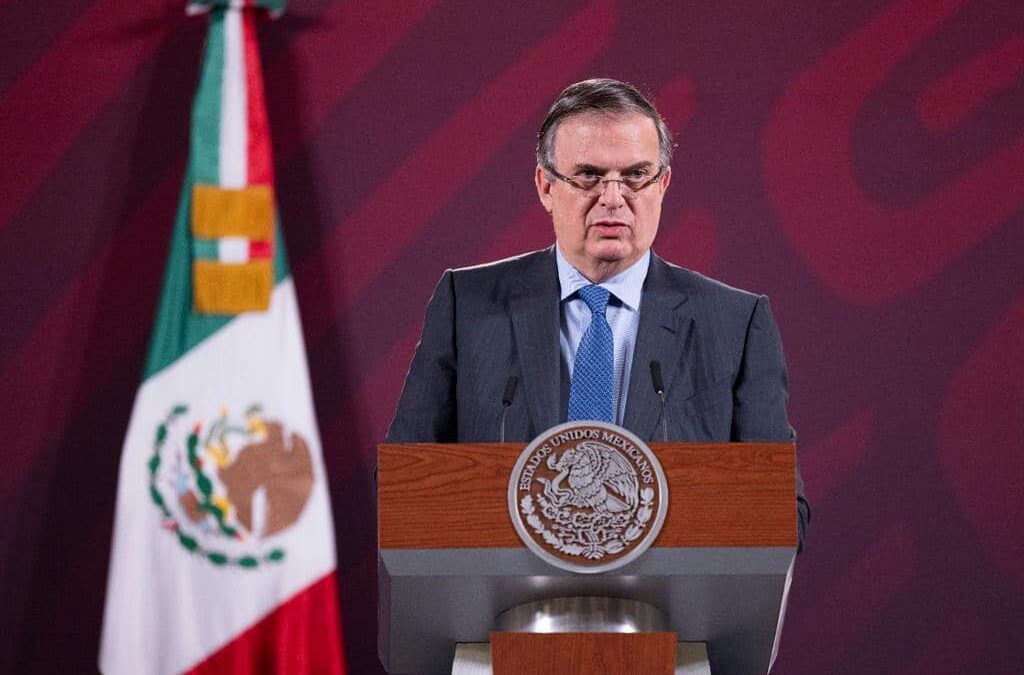 Senador republicano lanza comentarios racistas contra México; Ebrard lo nombra persona “non grata”
